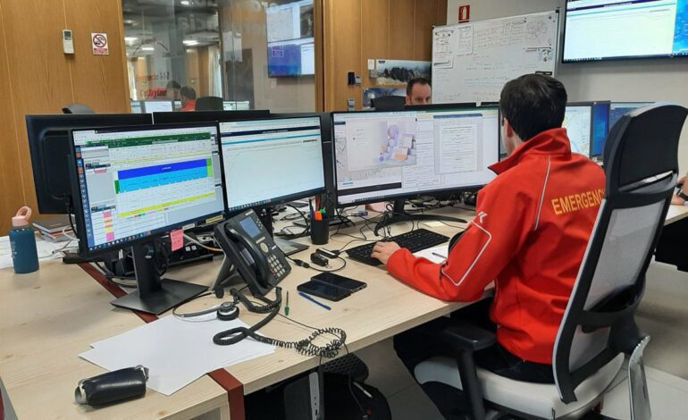 Trasladan a dos agentes de la Guardia Civil que intervinieron en un incendio en una buhardilla de Villadiego (Burgos)