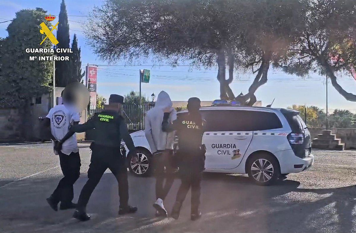 Detenidos dos hombres por un robo con violencia en un supermercado del Arenal de Llucmajor