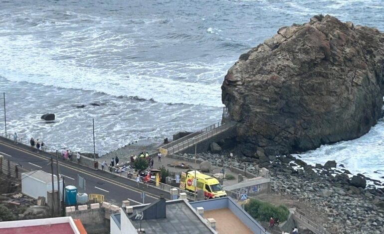 Seis heridos tras sufrir un golpe del mar en la costa de Santa Cruz de Tenerife