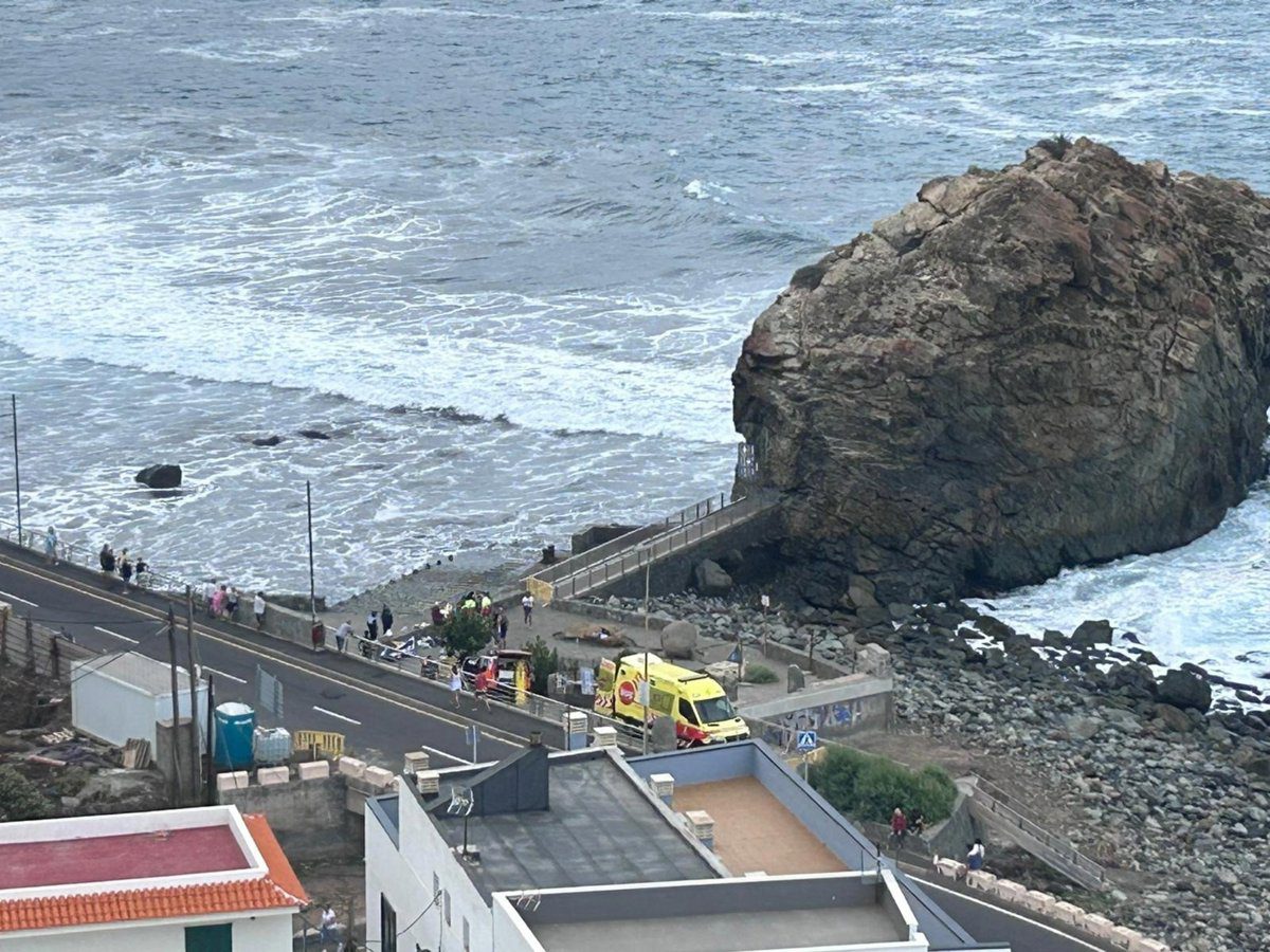 Seis heridos tras sufrir un golpe del mar en la costa de Santa Cruz de Tenerife