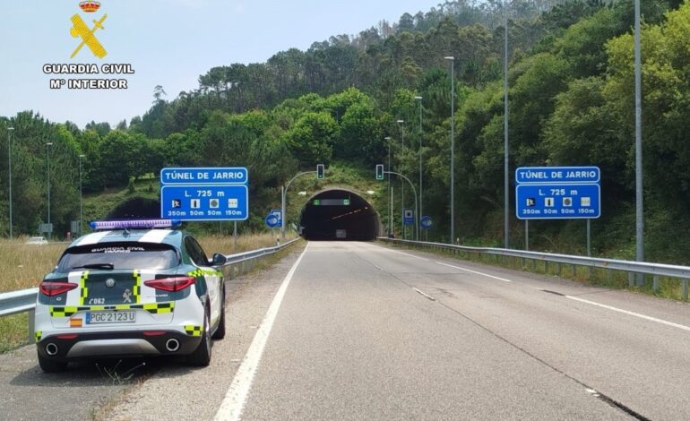 Los 54 accidentes de tráfico registrados este fin de semana en Asturias dejaron 20 personas heridas leves