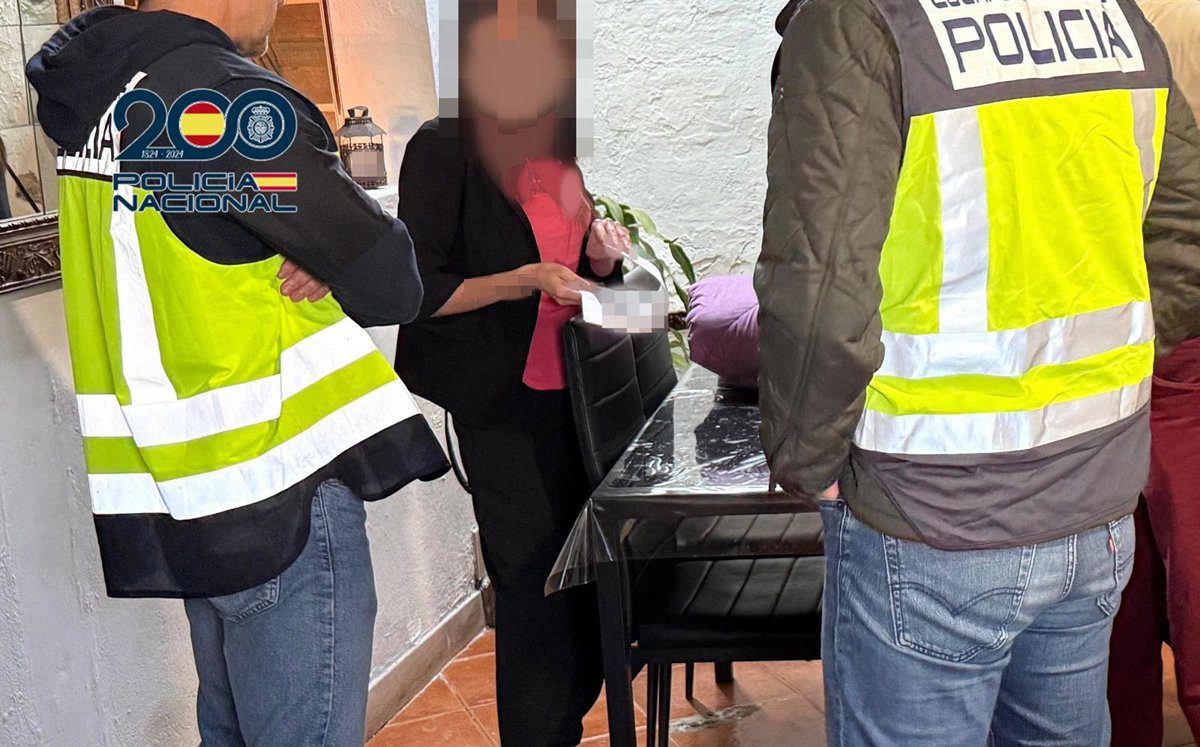 Detenida una mujer en Tenerife por estafar más de 20.000 euros a 50 personas con la venta de seguros falsos