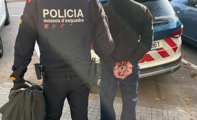 16 detenidos en Catalunya y 3 en Sevilla en el operativo contra una red de estafas financieras