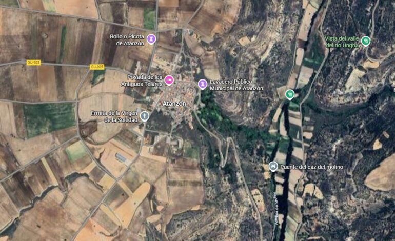 Trasladan al hospital a un trabajador de 60 años tras precipitarse de un andamio en Atanzón