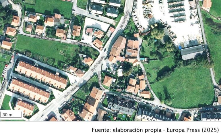 Tres personas, al menos una armada, atracan un bar de Torrelavega y se llevan dinero