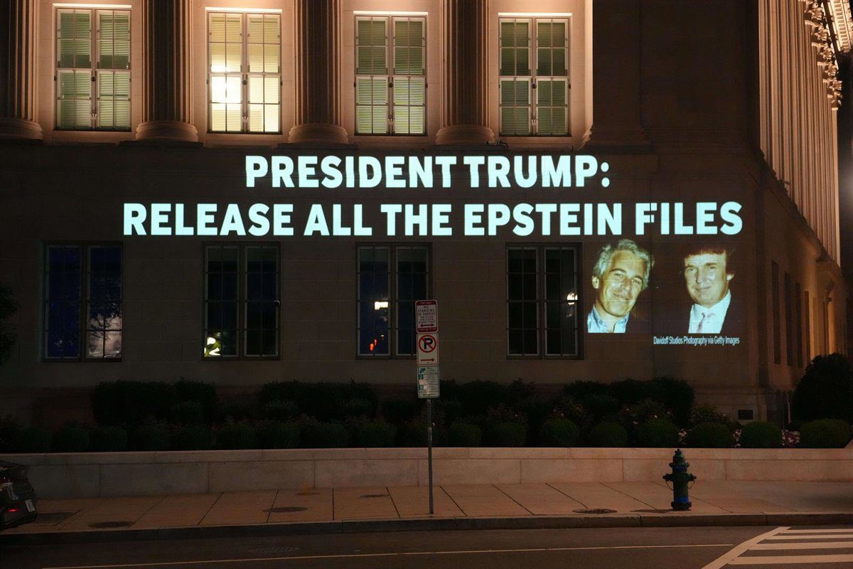 Los demócratas de EEUU publican correos de Epstein en los que afirma que Trump «pasó horas» con una de la víctimas