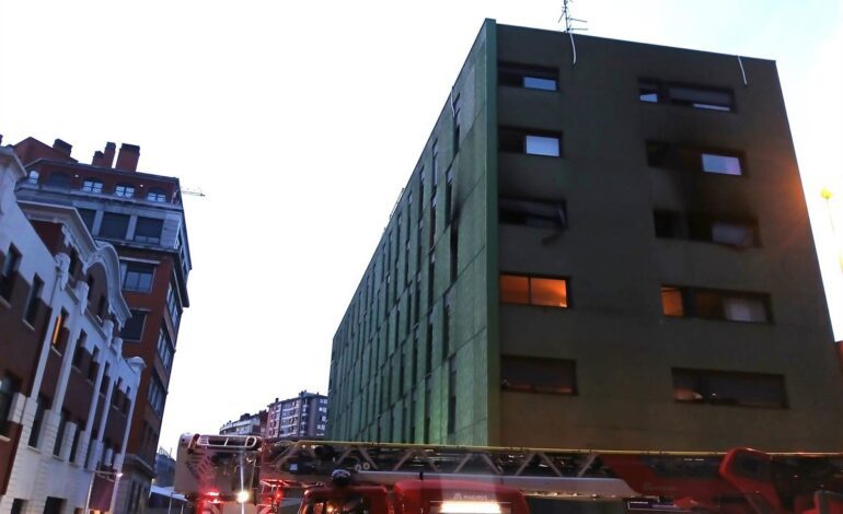 Fallece el hombre que saltó por la ventana para escapar del incendio de su vivienda en Barakaldo