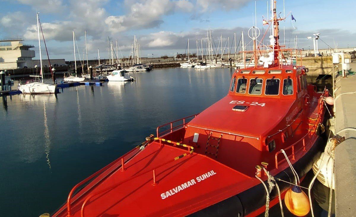Salvamento reanudará el sábado la búsqueda de las tres personas caídas al mar el jueves noche en Cádiz