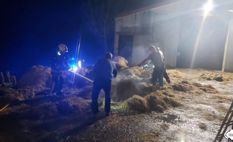 Un herido en un incendio sofocado en una cuadra en Igena, Cangas de Onís