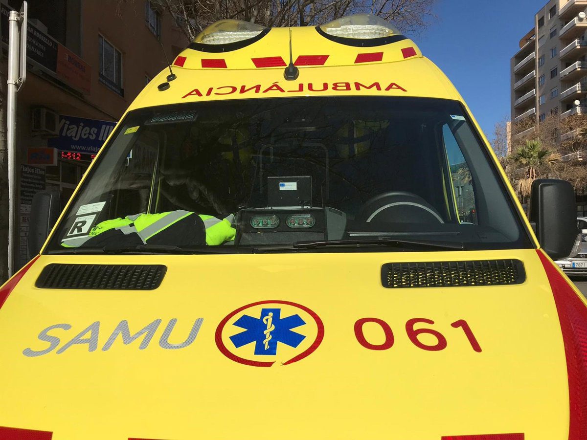 Un fallecido y cuatro heridos por un choque frontal entre dos coches en Alcúdia