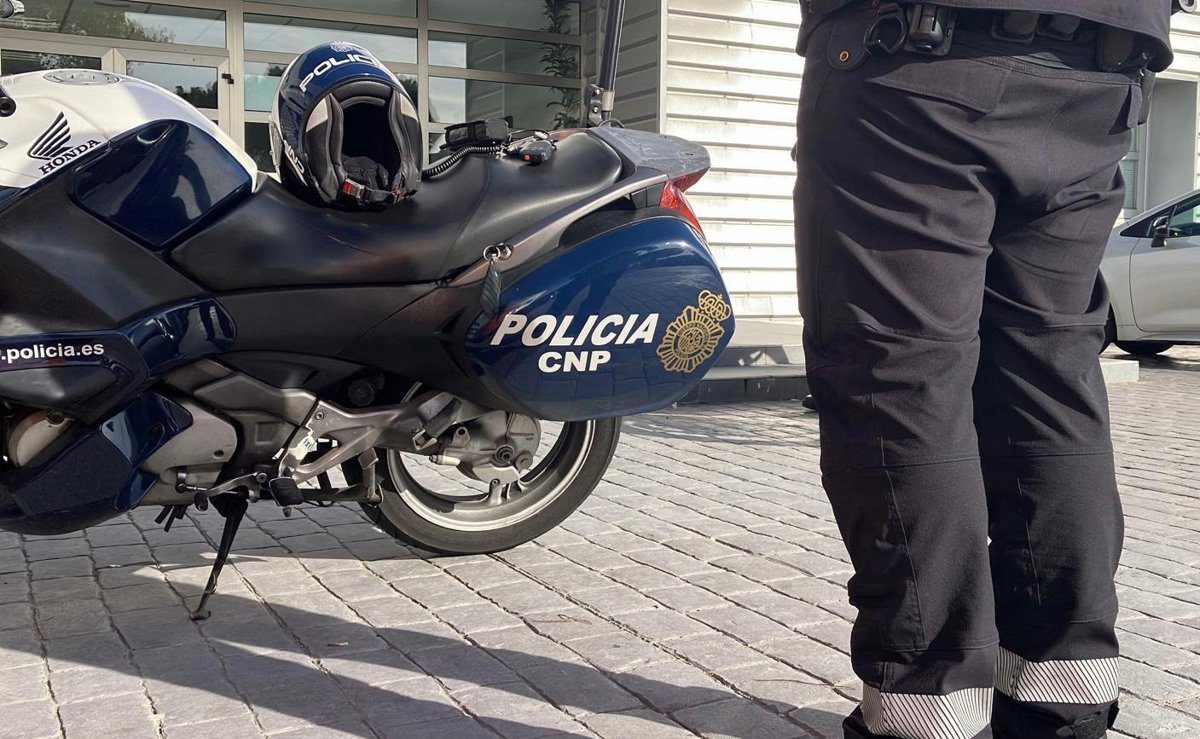 Detenido un menor por intentar robar el bolso a una mujer mayor con un fuerte tirón en Valladolid
