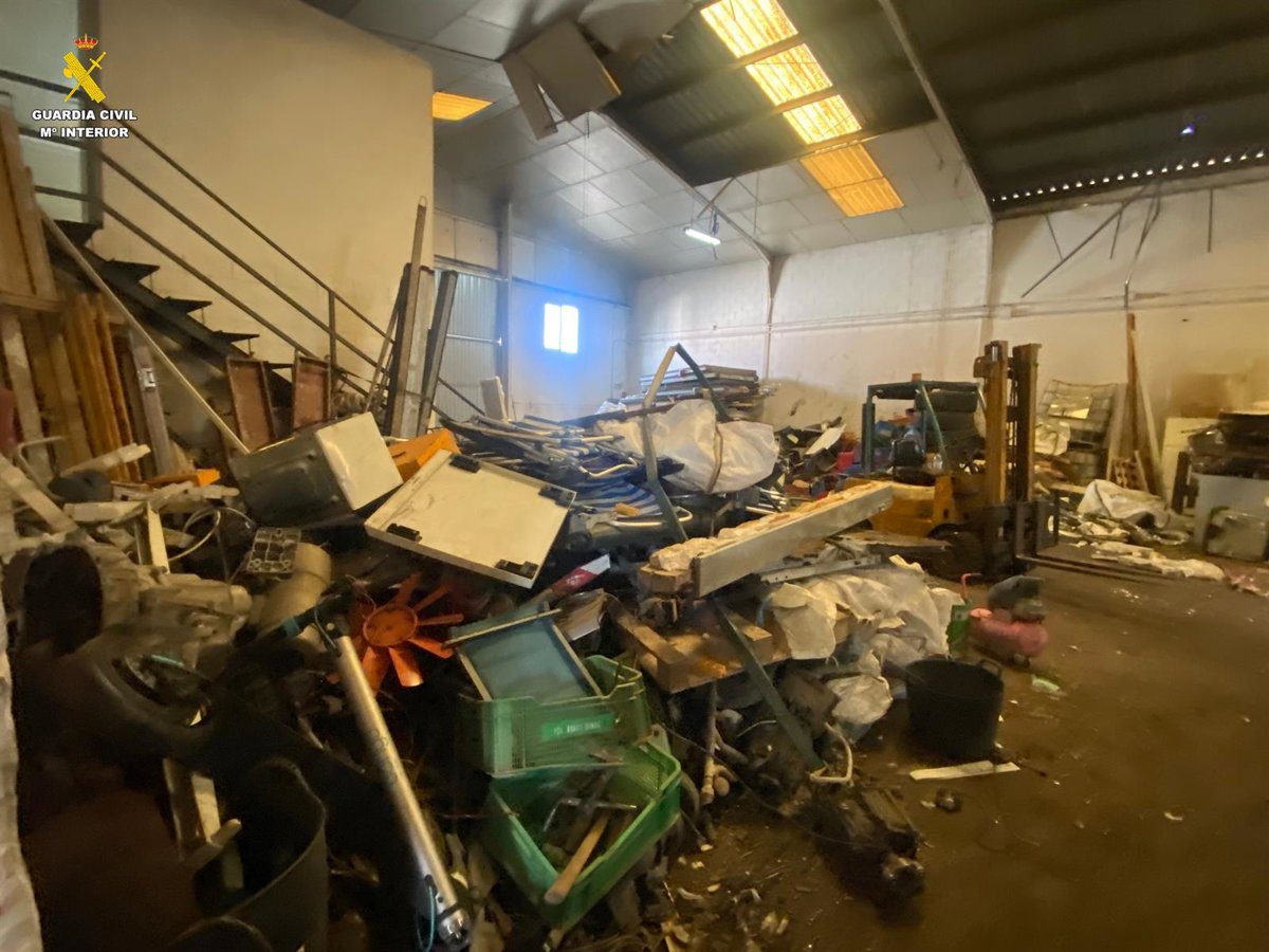 Cierran una chatarrería de Benigànim con materiales sin justificar y que requerían licencia ambiental