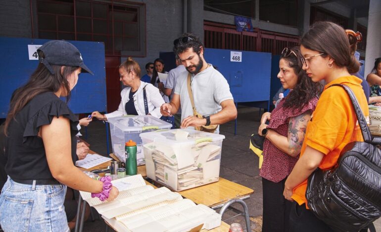 La izquierdista Jara y el ultraderechista Kast irán a la segunda vuelta de las presidenciales en Chile