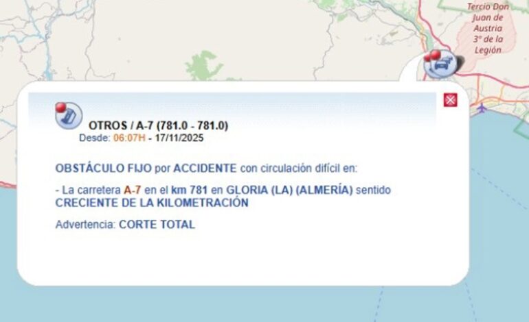 Muere un conductor que circulaba en sentido contrario por la A-7 tras chocar con un camión en Huércal de Almería