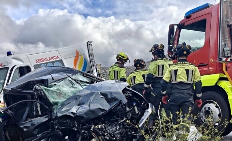 Diez heridos en Cañete La Real (Málaga) tras la colisión de un coche y una ambulancia que llevaba a siete pacientes