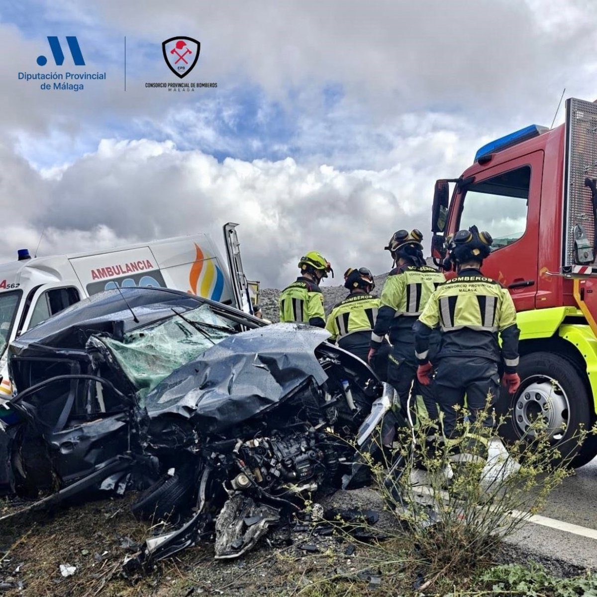 Diez heridos en Cañete La Real (Málaga) tras la colisión de un coche y una ambulancia que llevaba a siete pacientes