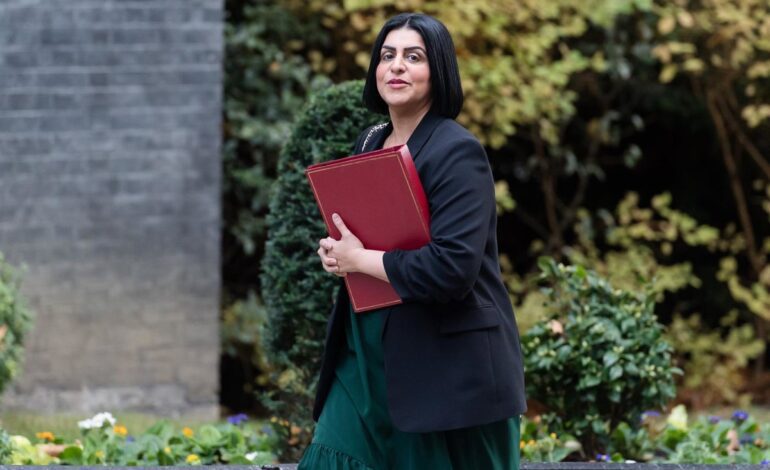 El Gobierno británico retirará prestaciones y fomentará la expulsión de solicitantes de asilo