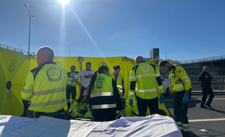 Muere un motorista de 25 años tras colisionar con un turismo en la A-3 a la altura de Vicálvaro