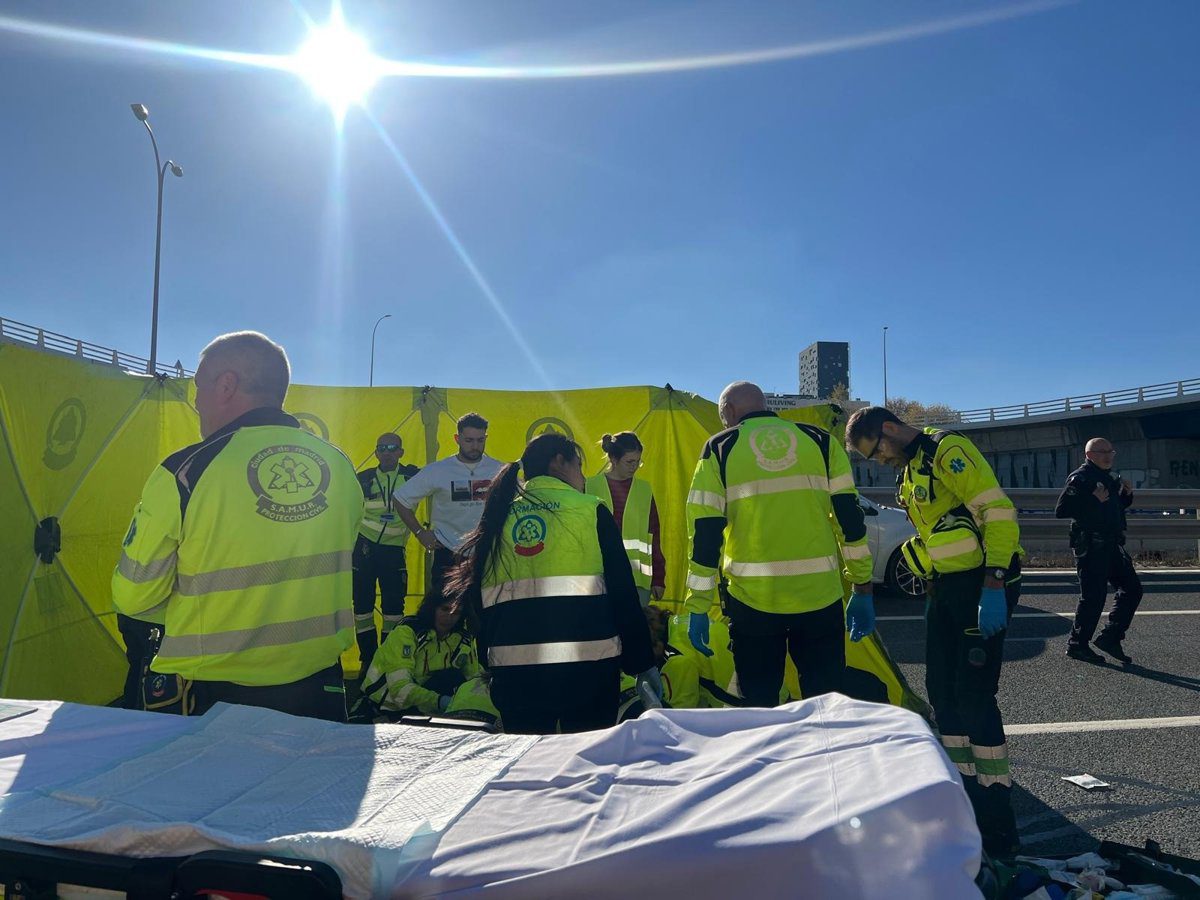 Muere un motorista de 25 años tras colisionar con un turismo en la A-3 a la altura de Vicálvaro