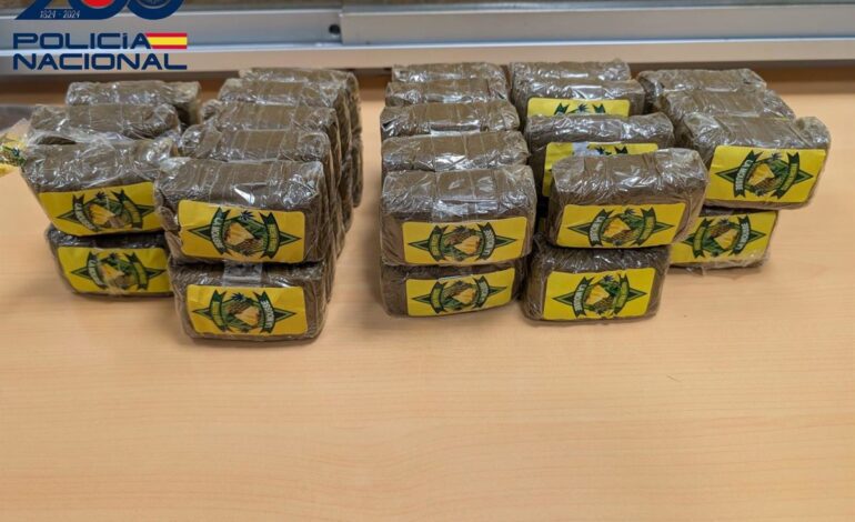 Detenido con cuatro kilos de hachís en su coche cuando circulaba a gran velocidad por el centro de Huelva