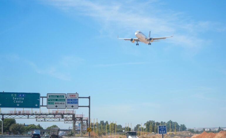 Un avión con 187 pasajeros destino Marrakech aterriza de emergencia en el Aeropuerto de Sevilla sin daños