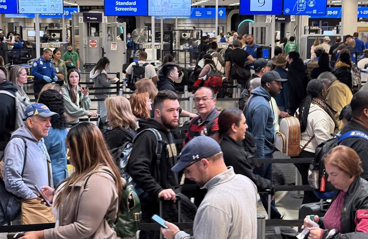 EEUU premiará con 8.600 euros a 800 controladores aéreos y técnicos que no se ausentaron durante el cierre gubernamental