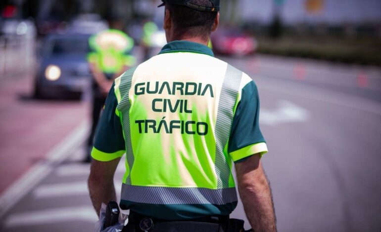 Investigan a un motorista por circular a 189 km/h y a otro por conducir ebrio y causar un accidente