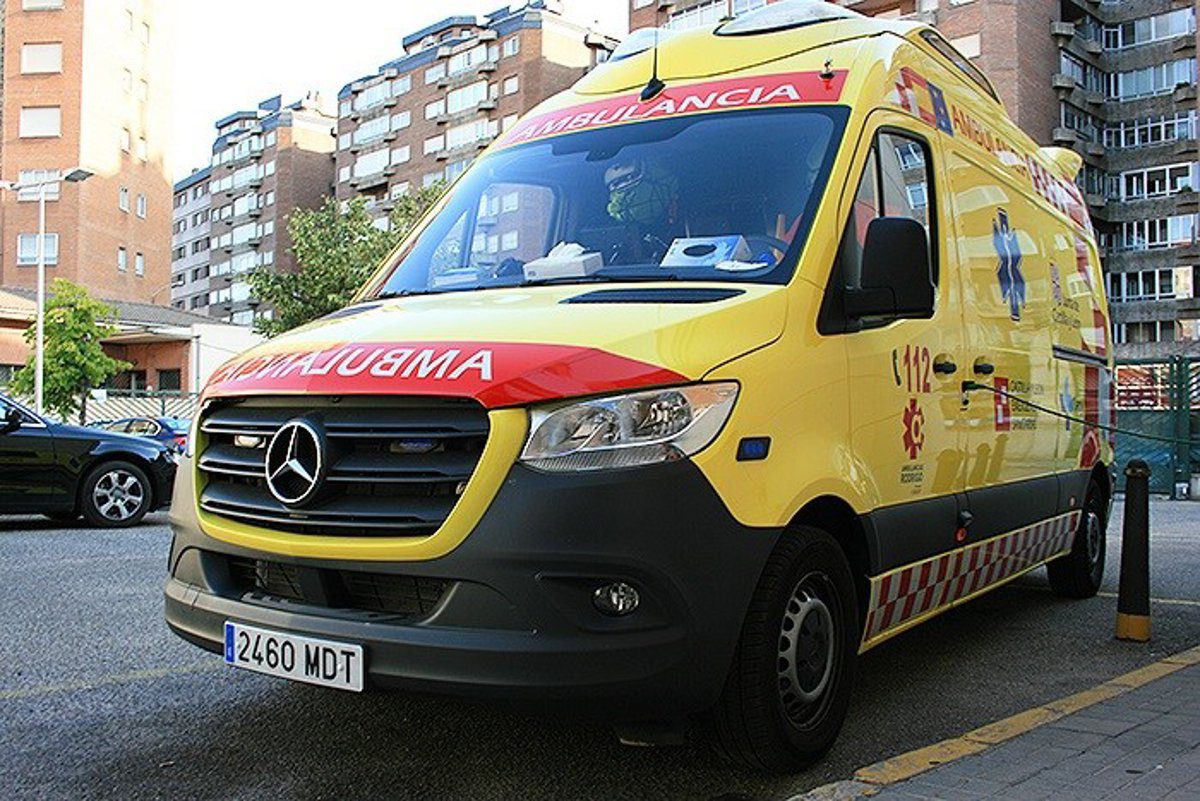 Herido un varón en la colisión de un turismo contra un poste en la A-6 en Villafranca del Bierzo (León)