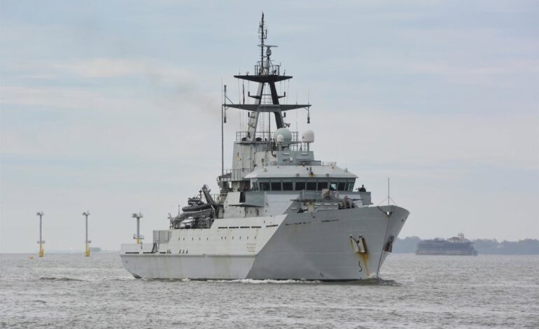 Buques británicos y de la OTAN vigilan a dos buques de guerra rusos en el canal de la Mancha