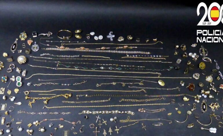 Detenida en Langreo una empleada del hogar por robar 22.000 euros en joyas a personas mayores dependientes