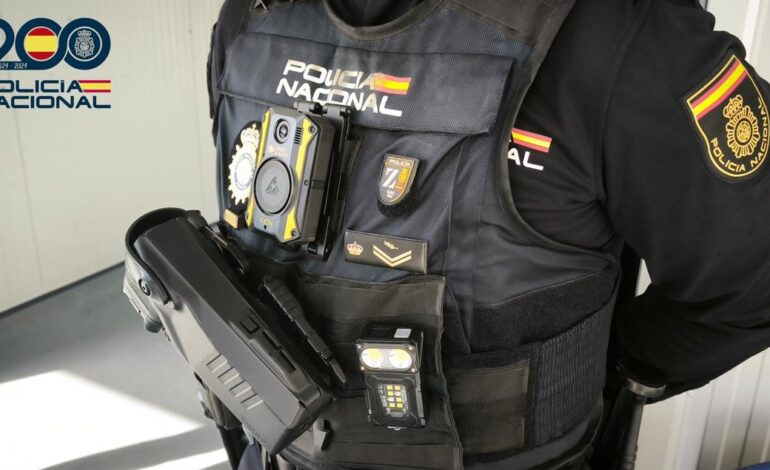 Detenidos dos varones por el robo con violencia de un móvil en Son Gotleu