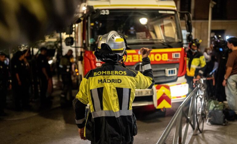Controlado un incendio en una vivienda en Chueca que deja al menos cuatro heridos leves