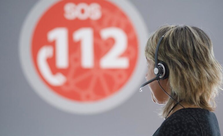 Bomberos intervienen en un incendio declarado en un bazar en Pamplona