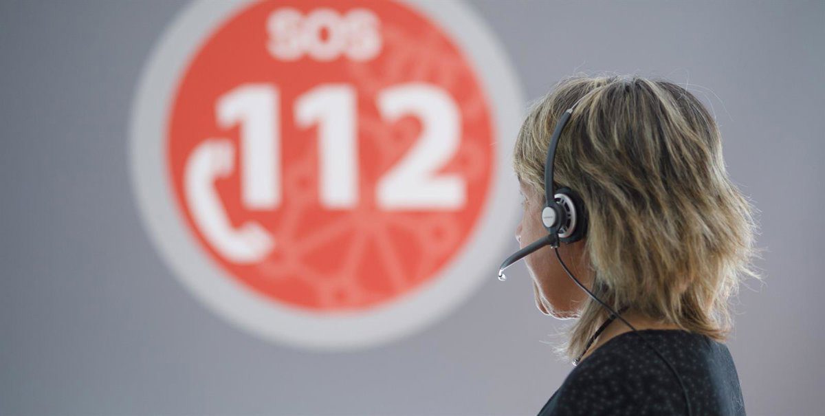 Bomberos intervienen en un incendio declarado en un bazar en Pamplona