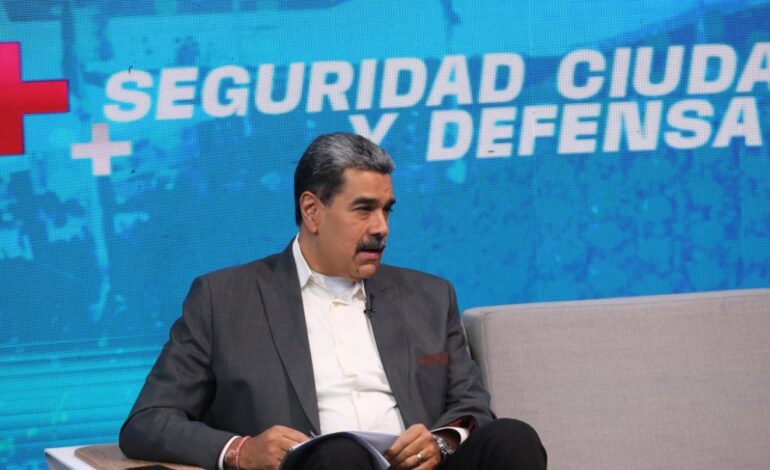 Maduro pide a la Fuerza Aérea que esté «alerta» para defender a Venezuela