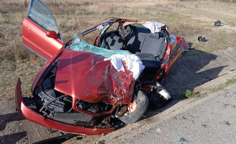Herida grave una mujer de 71 años tras una colisión entre un coche y un camión en Aberin