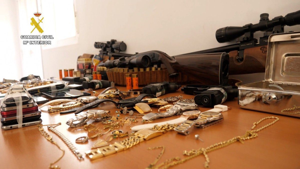 Seis detenidos tras desarticular una organización criminal dedicada a la estafa en Sevilla, Huelva, Almería y A Coruña