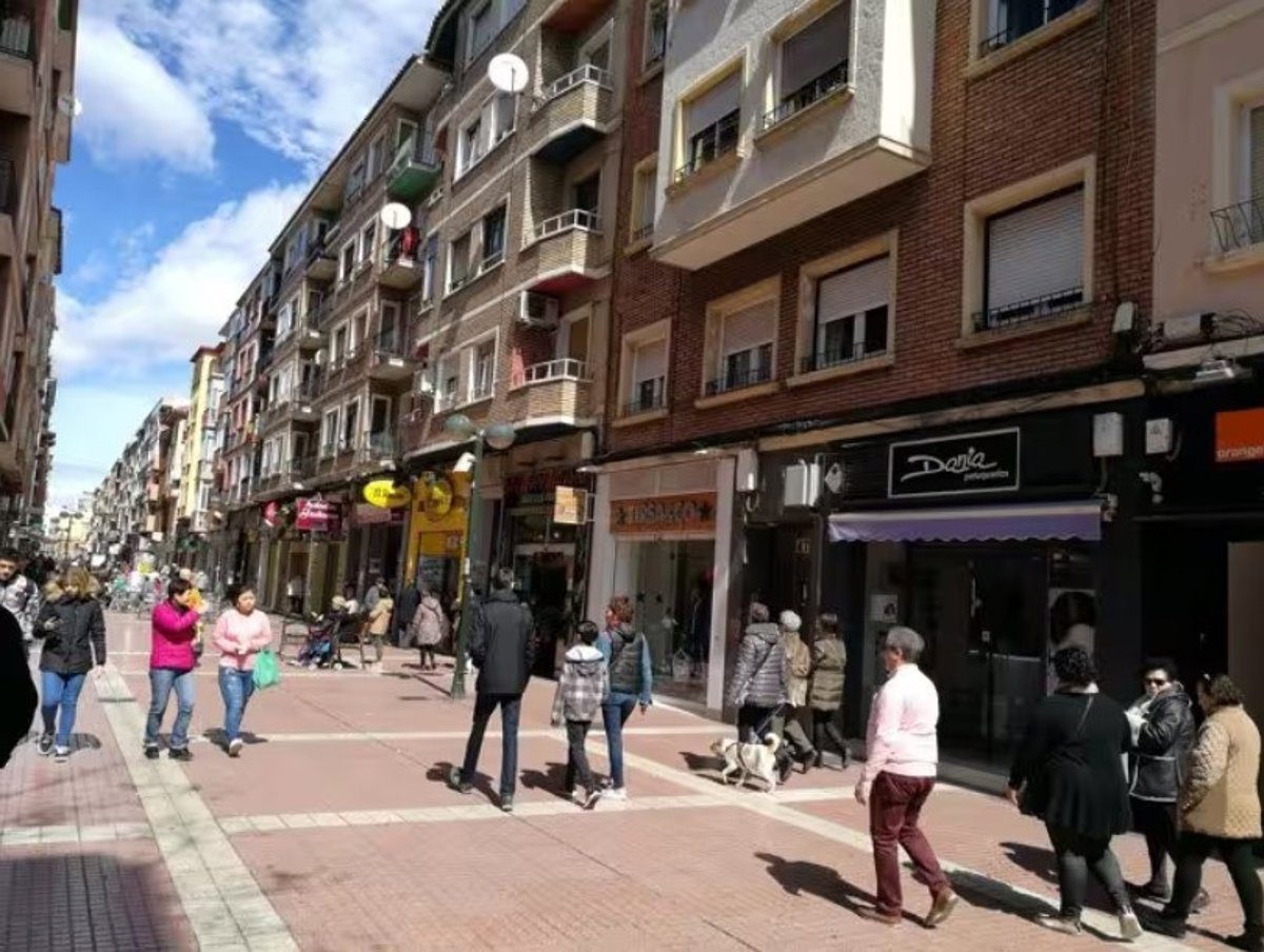 Detenido por hurtar tarjetas al descuido a ancianos y mujeres y hacer pequeños cargos fraudulentos