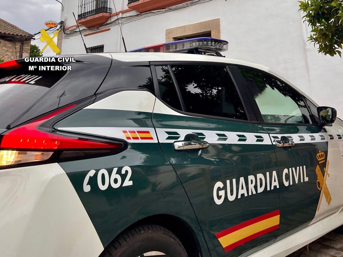 Un hombre permanece atrincherado desde este sábado en su domicilio de Cilleros armado con un cuchillo