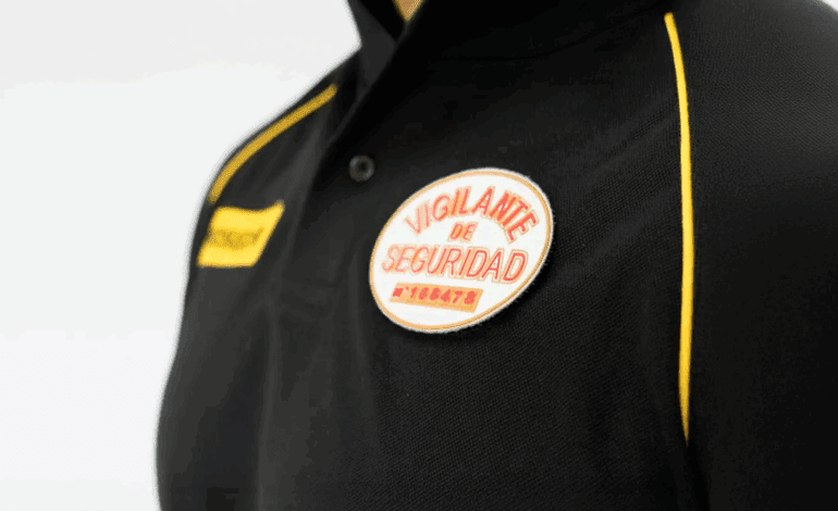 ¿Puede un vigilante de seguridad pedirte el DNI? Abogado da las claves sobre lo que no pueden hacer