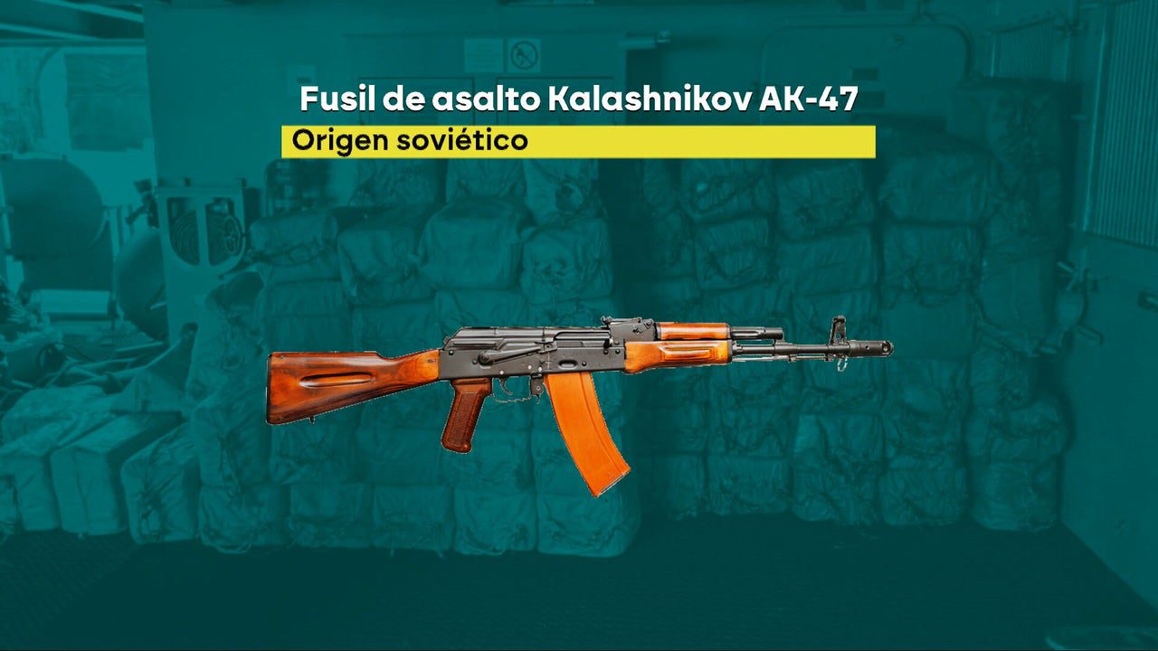 Un Kalashnikov AK-47, el arma capaz de disparar 600 balas por minuto con el que un narco hirió de gravedad a un agente