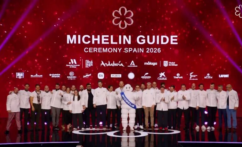 25 obtienen su primera estrella , cinco restaurantes consiguen dos y los 16 con tres estrellas las mantienen