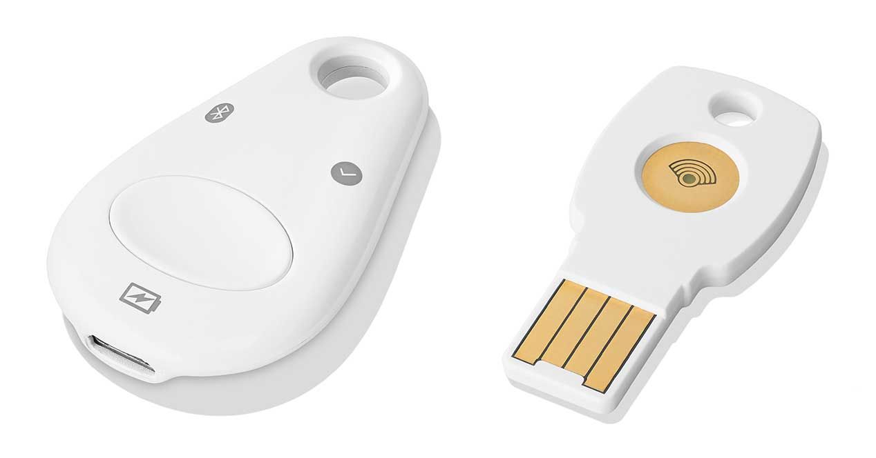 Dos modelos de llaves de seguridad físicas Google Titan, una con conectividad USB-C y otra con USB-A y NFC, ejemplo de autenticador de roaming