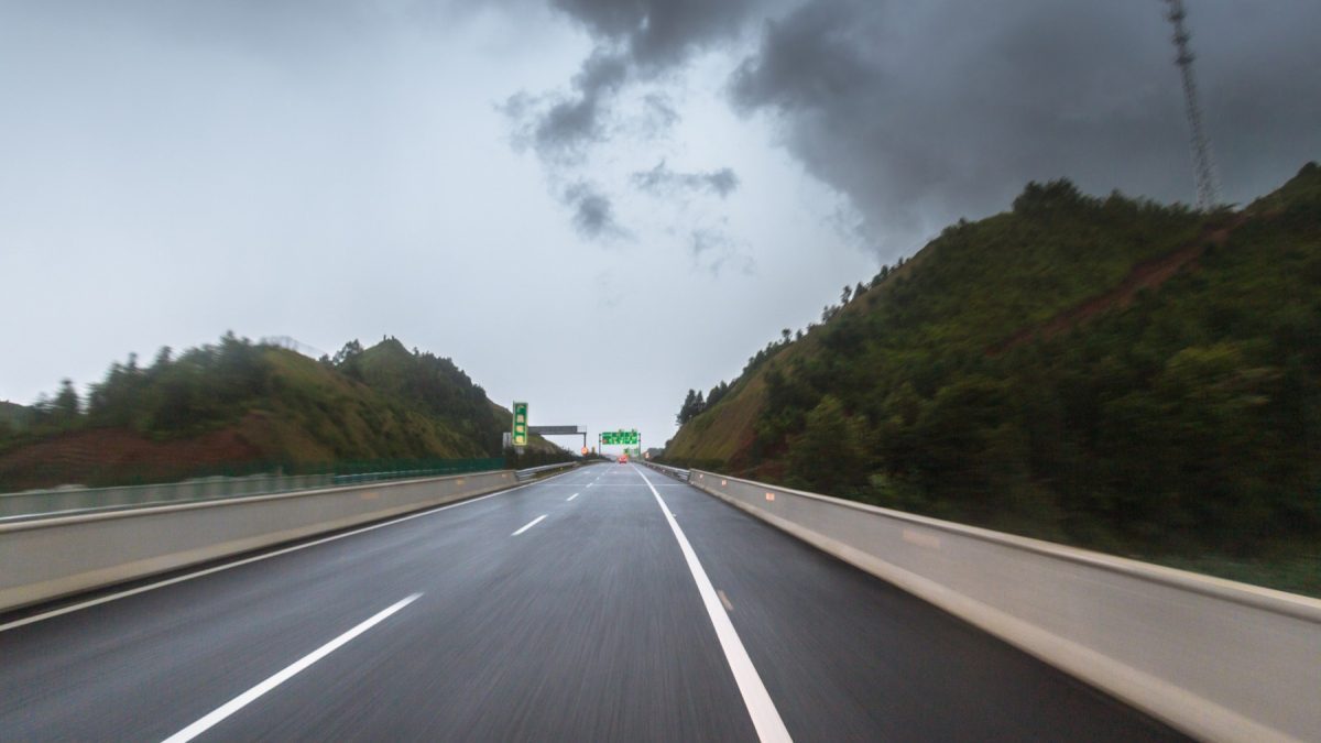 Qué es el hielo negro de la carretera y por qué es tan peligroso en noviembre
