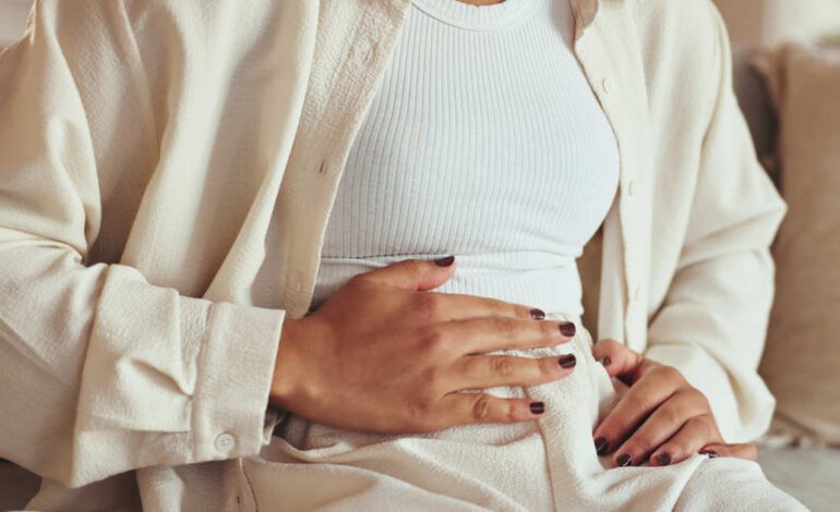 ¿Por qué se hincha la barriga después de comer? Nutricionistas explican las causas y cómo evitarlo