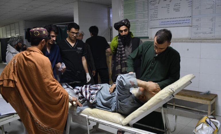 Un terremoto sacude el norte de Afganistán y deja al menos 15 muertos y más de 320 heridos