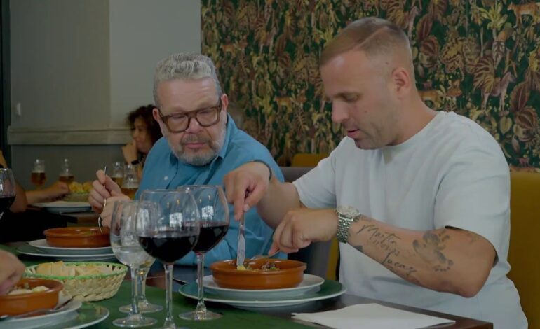 Lleva su pluma y todo, qué menos que limpiarlo