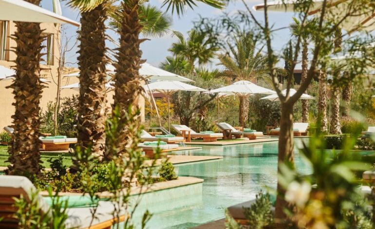 un oasis de lujo en la ciudad roja