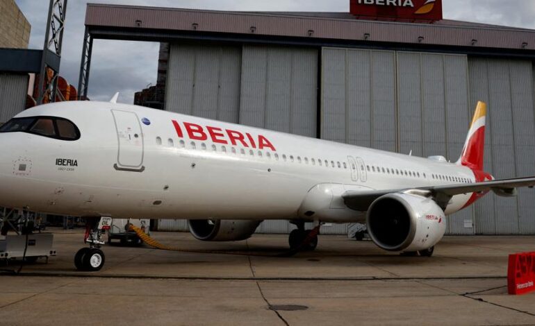 Venezuela cumple su amenaza y revoca las licencias a Iberia y otras cinco compañías que cancelaron los vuelos tras la advertencia de EE.UU.