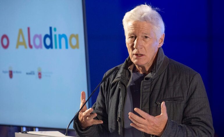 Richard Gere firma la primera piedra del gimnasio pediátrico más grande de España